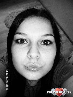 Zycie choc trudne jest, zawsze ma sens.
Trzeba doceniac kazda chwile,
kazdego wartosciowego czlowieka,
drzewa za oknem, 
ptakow spiew...
Warto doceniac poki jest czas
bo kiedys Go moze zabraknac..

