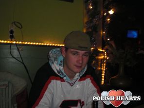 Nie Jest Juz Tak Jak Kiedys Bylo !
Zaczynasz Zyc Jak Bierzesz Pierwszy
W Kredyt Bilon ! To Juz Sie Dawno Skonczylo  !
Choc Wciaz Zapalniczka Piwo Otwieram !
I Mysle O Tych Chwilach Ktorych Juz Niema ! 
