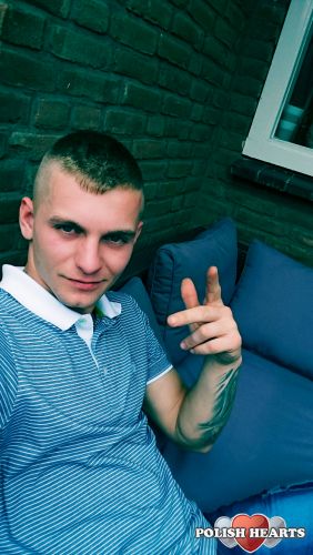 Zn&oacute;w zastanawiam się czego mi brak chce lecieć nad chmurami unosić się jak ptak 