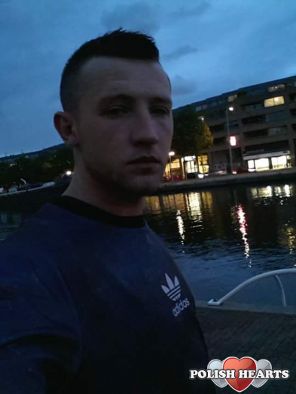 Yniek25