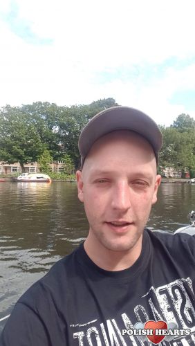 Lubie pływać, zwiedzać okoliczne kanały, lubię naturalne rejony, choć czesto wpadam do Amsterdamu, szczeg&oacute;lnie w weekendy. 